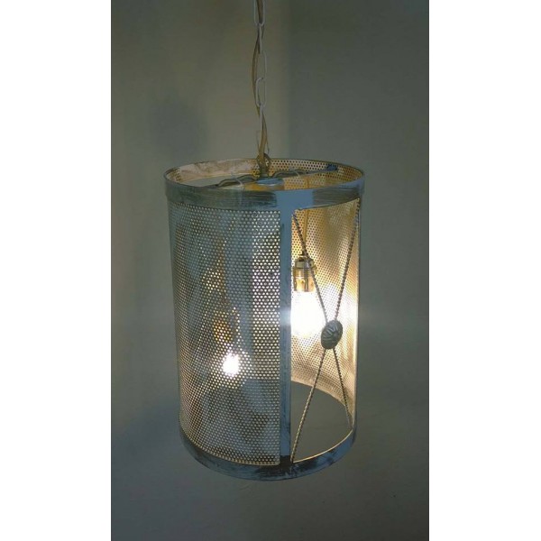 LAMPADARIO in Ferro . Dimensioni cm 30 x 40 circa . Colore Avorio Oro . 1054