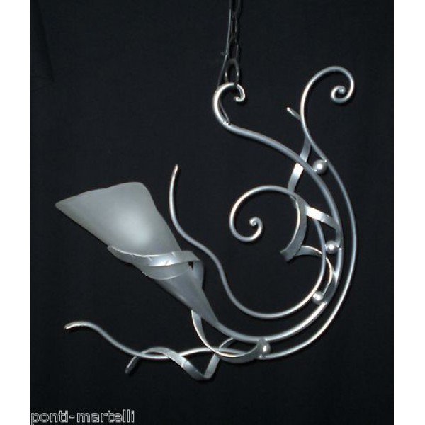 LAMPADARIO in Ferro Battuto . Dimensioni cm 60 x 60 circa . Colore Argento . 256