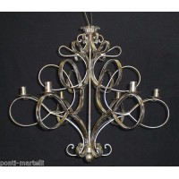 LAMPADARIO in Ferro Battuto . Dimensioni cm 80  x h 90  circa . Colore Oro . 6 Luci con Candele . 270