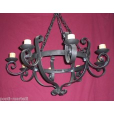 LAMPADARIO in Ferro Battuto . Dimensioni cm 72  x h 40  circa . Colore Ferro . 6 Luci con Candele . 272