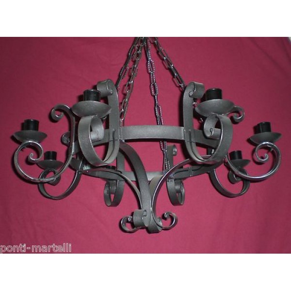 LAMPADARIO in Ferro Battuto . Dimensioni cm 80  x h 90  circa . Colore Ferro .  8 Luci con Candele  . 273