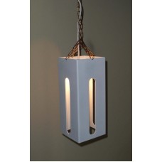 LAMPADARIO in Ferro . Dimensioni cm 15  x h  40  circa . Colore Bianco . 341