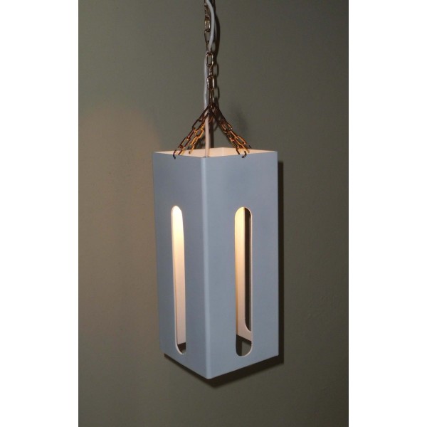 LAMPADARIO in Ferro . Dimensioni cm 15  x h  40  circa . Colore Bianco . 341