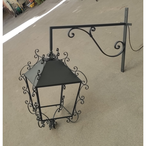 LAMPIONE . LANTERNA in Ferro Battuto . Realizzazioni Personalizzate . Cod. 1569