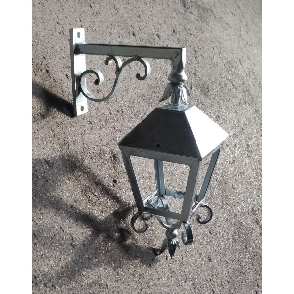 LAMPIONE . LANTERNA in Ferro Battuto . Realizzazioni Personalizzate . Cod. 1573