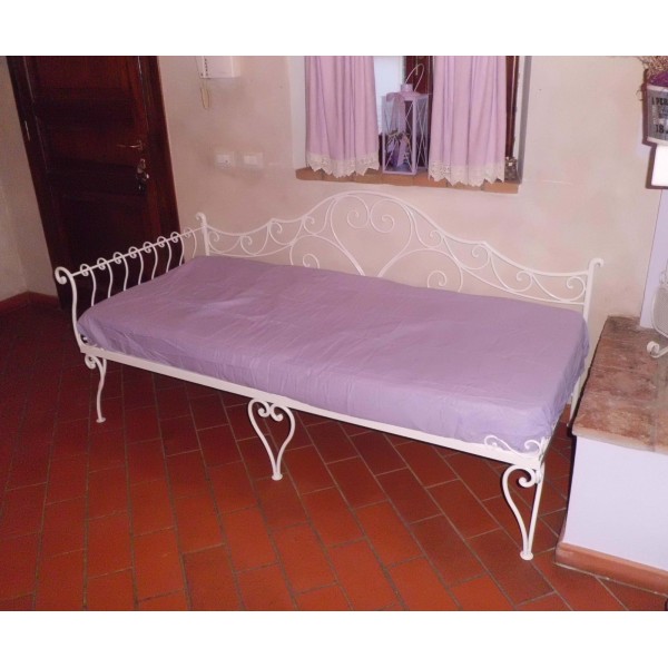 DIVANO LETTO in FERRO BATTUTO . Realizzazioni Personalizzate . 932