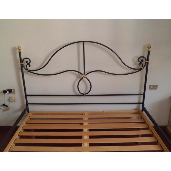 Wrought iron bed. Personalised Executions. 935