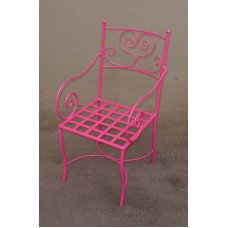 Sedia in Ferro Battuto . Dimensioni cm 44 x 42 x 91 circa . Colore rosa e bianco . 475