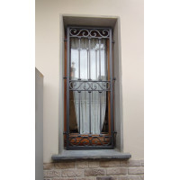 GRATA INFERRIATA in Ferro Battuto . Realizzazioni Personalizzate . Cod. 1388