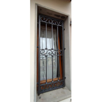 GRATA INFERRIATA in Ferro Battuto . Realizzazioni Personalizzate . Cod. 1388